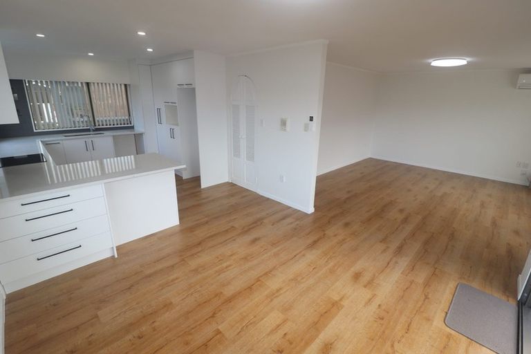 Photo of property in 2/177 Forrest Hill Road, Forrest Hill, Auckland, 0620