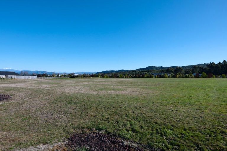 Photo of property in 6 Ribbonwood Lane, Kinloch, 3377