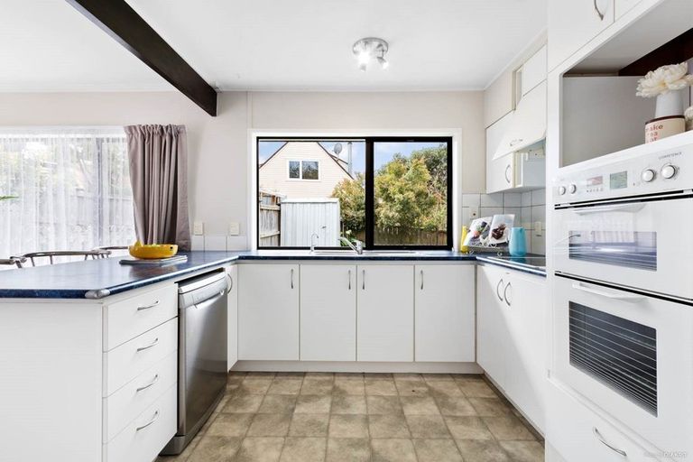 Photo of property in 10 Regia Close, Half Moon Bay, Auckland, 2012