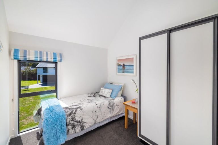 Photo of property in 12 Millpond Place, Parklands, Christchurch, 8083