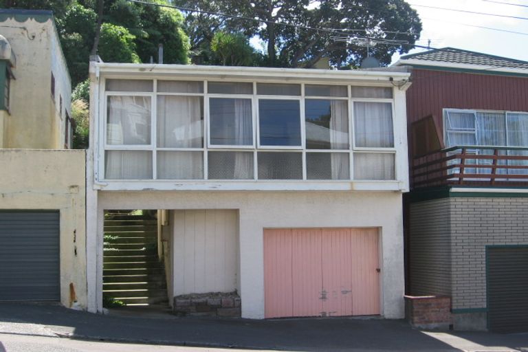 Photo of property in 60 Rolleston Street, Mount Cook, Wellington, 6021