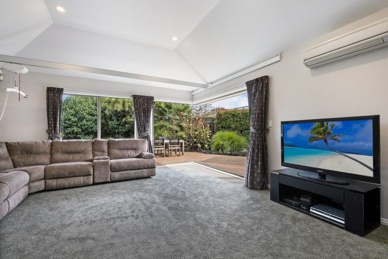 Photo of property in 1 Glencairn Place, Buckland, Pukekohe, 2677