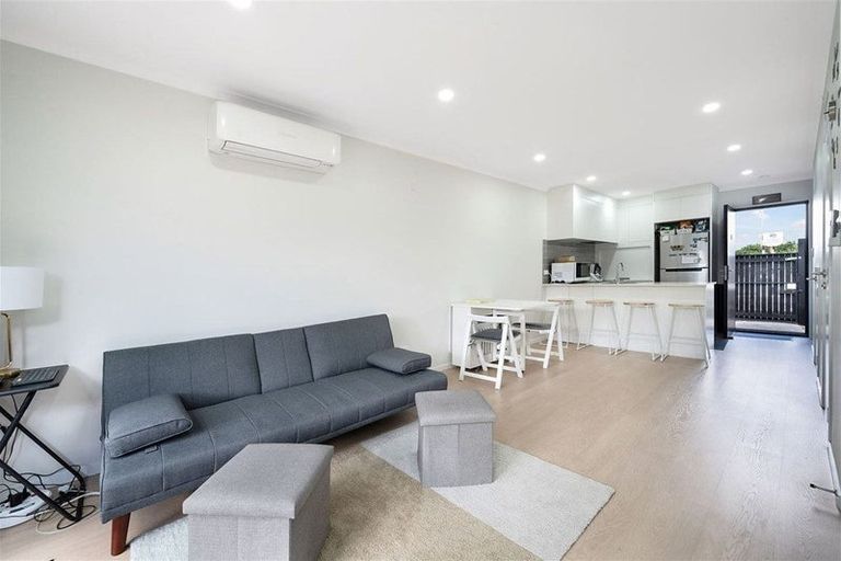 Photo of property in 105 Waimumu Road, Massey, Auckland, 0614