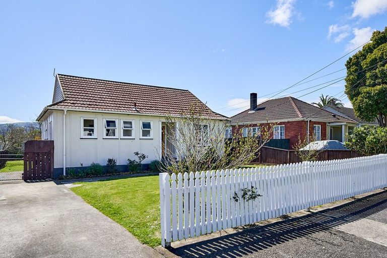 Photo of property in 125 Waddington Drive, Naenae, Lower Hutt, 5011