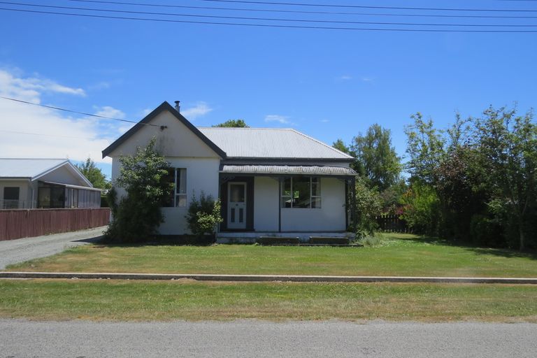 Photo of property in 3 Mckenzie Street, Fairlie, 7925