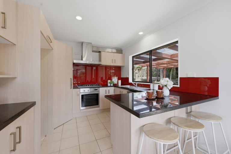 Photo of property in 35 Peninsula Road, Mangere, Auckland, 2022