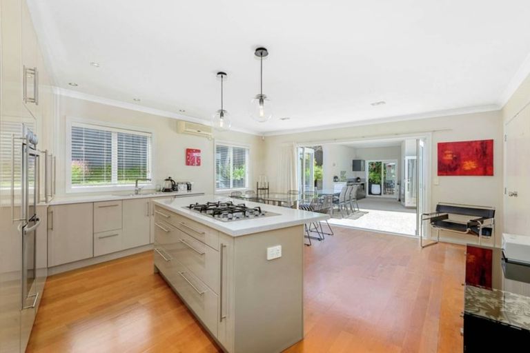 Photo of property in 30c Marine Parade, Mellons Bay, Auckland, 2014