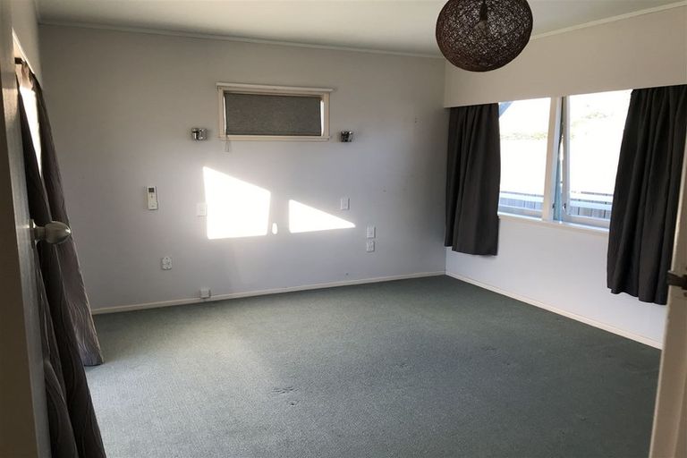 Photo of property in 16 Russell Avenue, Pukekohe, 2120