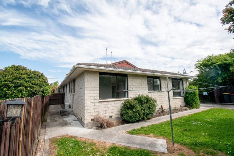 Photo of property in 2/115 Prestons Road, Redwood, Christchurch, 8051