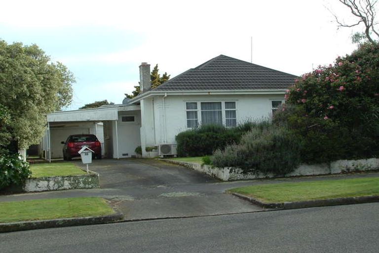 Photo of property in 19 Winston Avenue, Hokowhitu, Palmerston North, 4410