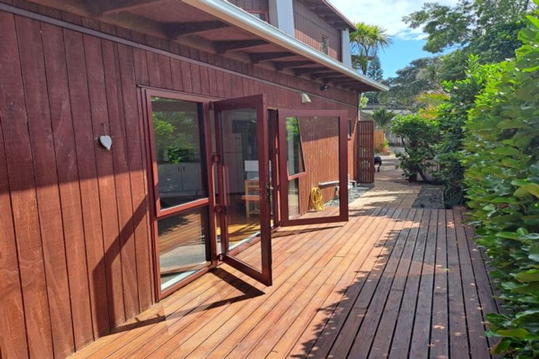 Photo of property in 17a Old Lake Road, Narrow Neck, Auckland, 0624