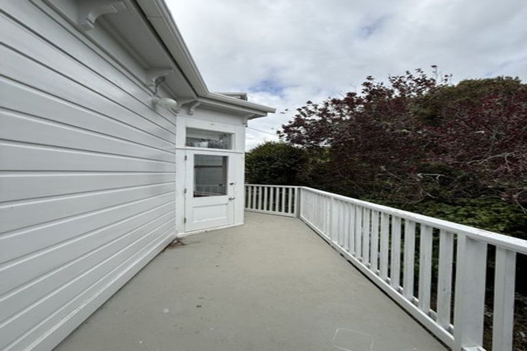 Photo of property in 20 Northland Road, Northland, Wellington, 6012