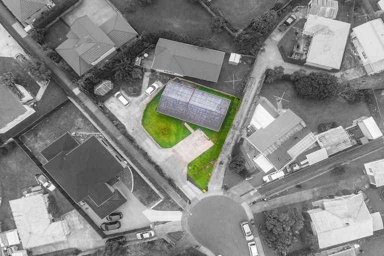 Photo of property in 37 Tarata Crescent, Mangere Bridge, Auckland, 2022