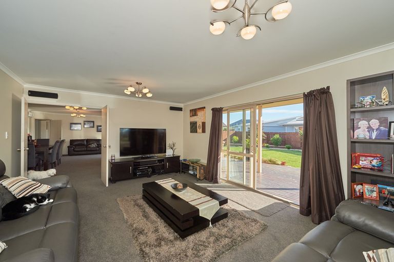 Photo of property in 25 Masefield Terrace, Kelvin Grove, Palmerston North, 4414
