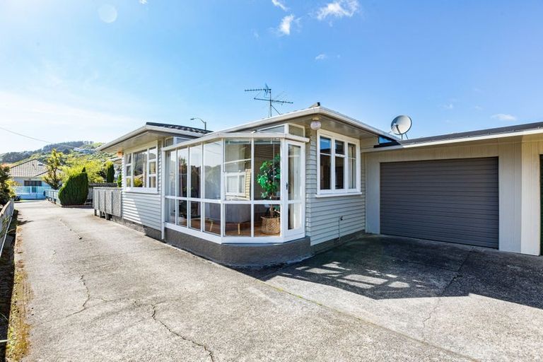 Photo of property in 45a Oxford Street, Tawa, Wellington, 5028