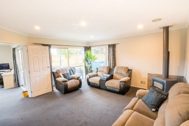 Photo of property in 10 Fernlea Avenue, Kelvin Grove, Palmerston North, 4414