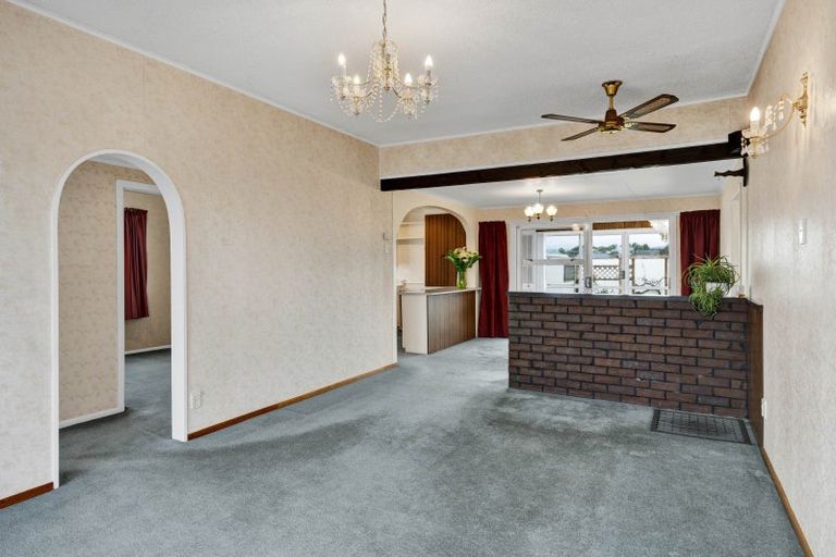 Photo of property in 81 Omata Road, Marfell, New Plymouth, 4310