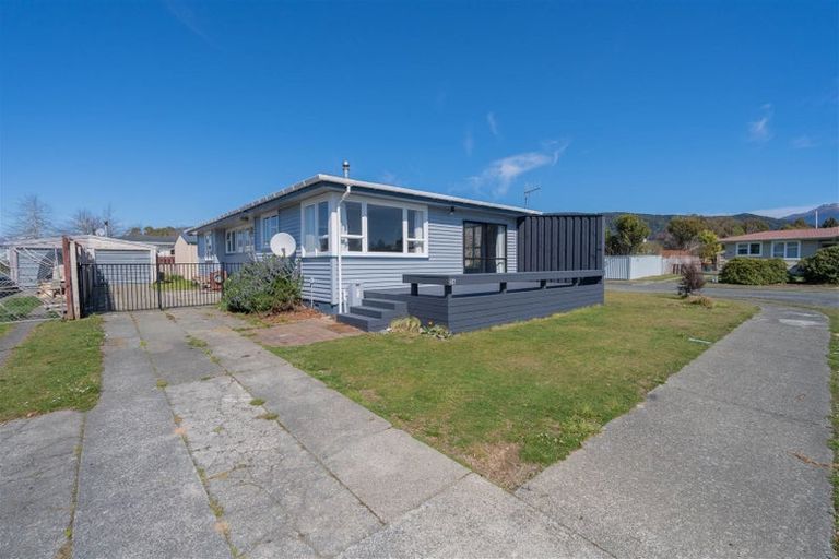Photo of property in 26 Mararoa Drive, Manapouri, 9679