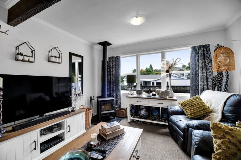 Photo of property in 118 Huatoki Street, Frankleigh Park, New Plymouth, 4310