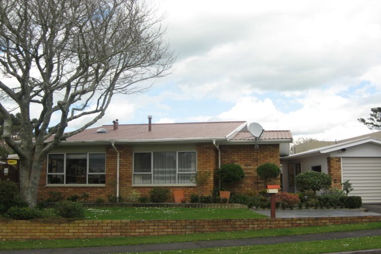 Photo of property in 4 Warren Place, Frankleigh Park, New Plymouth, 4310