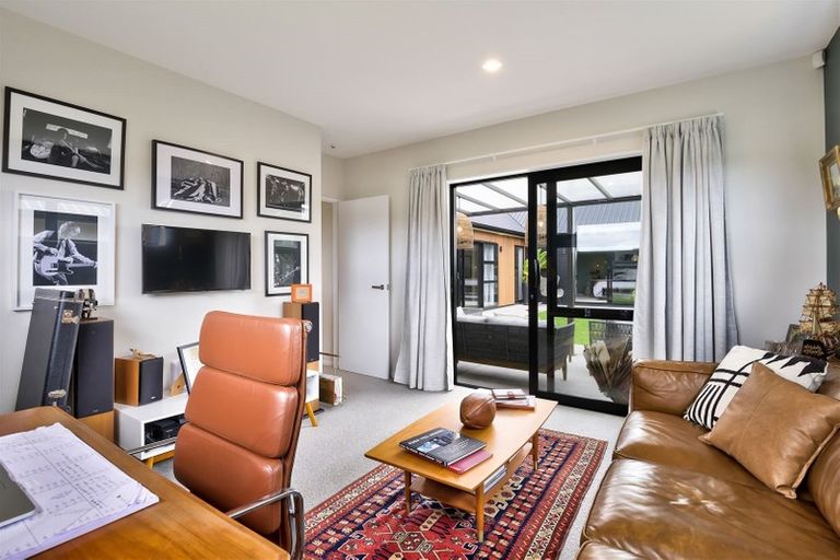 Photo of property in 2 Len Ireland Drive, Kumeu, 0810