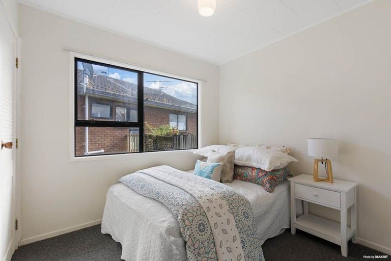 Photo of property in 27 Barbados Drive, Unsworth Heights, Auckland, 0632