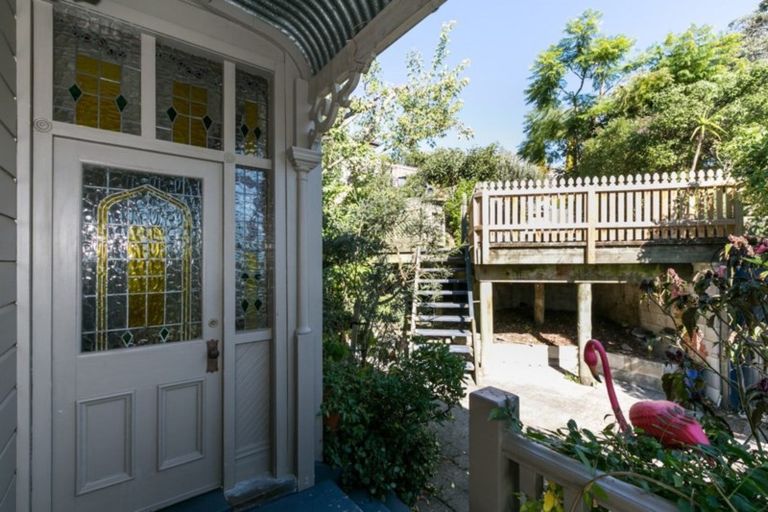 Photo of property in 129 Chaucer Road, Hospital Hill, Napier, 4110