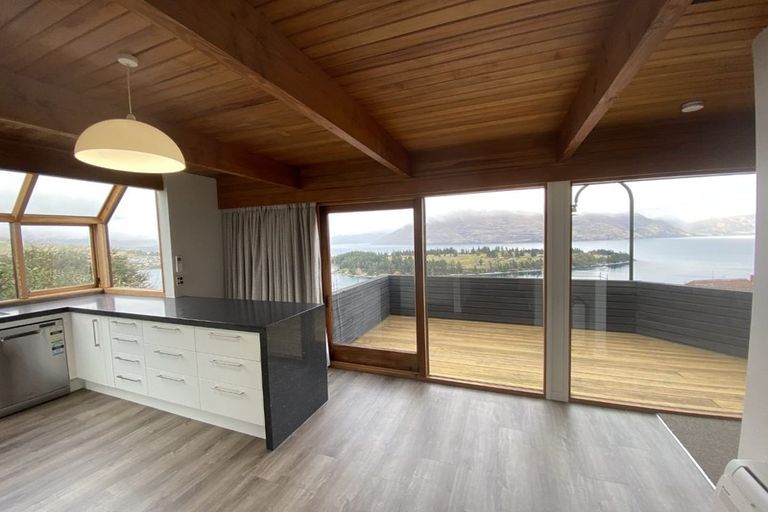 Photo of property in 11 Wakatipu Heights, Queenstown, 9300