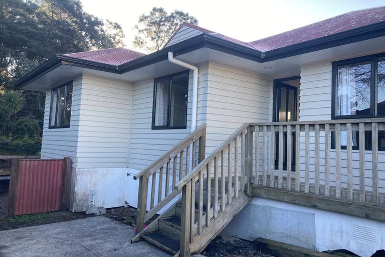 Photo of property in 102 Kemp Road, Massey, Auckland, 0614