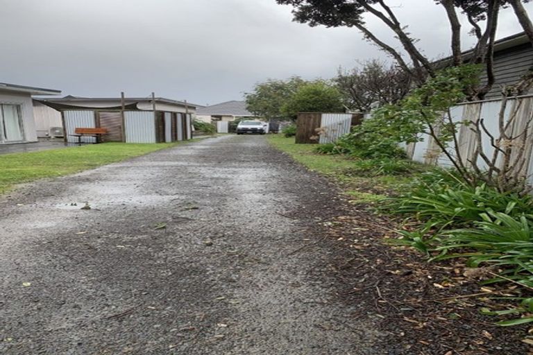 Photo of property in 16 Eruini Street, Waikanae Beach, Waikanae, 5036