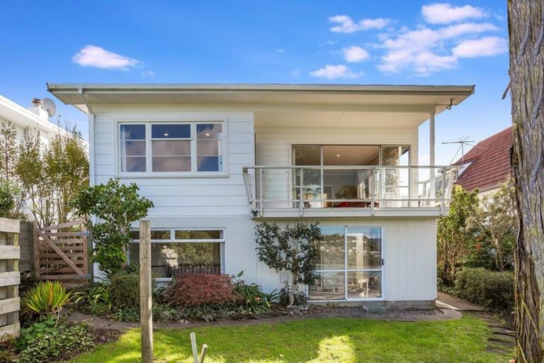 Photo of property in 54 Seaview Road, Paremata, Porirua, 5024