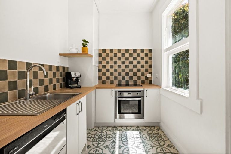 Photo of property in 45 Faraday Street, Hospital Hill, Napier, 4110