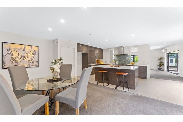 Photo of property in 21 Mariners View Road, Beach Haven, Auckland, 0626