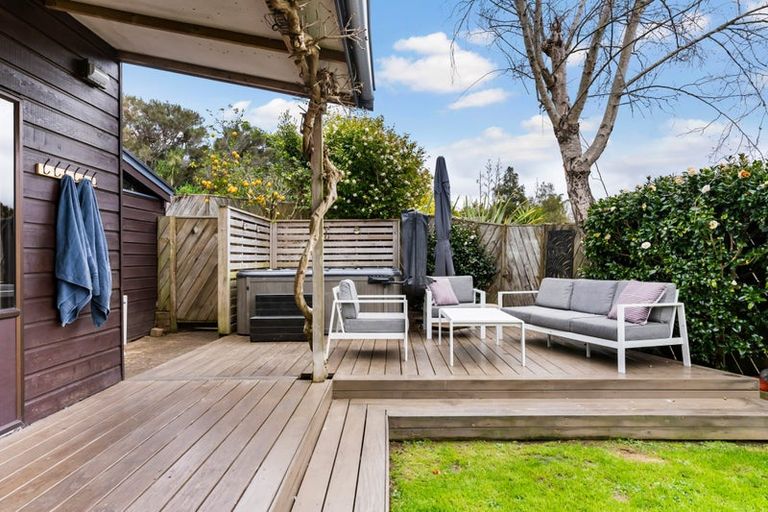 Photo of property in 1/305 Glenfield Road, Glenfield, Auckland, 0629