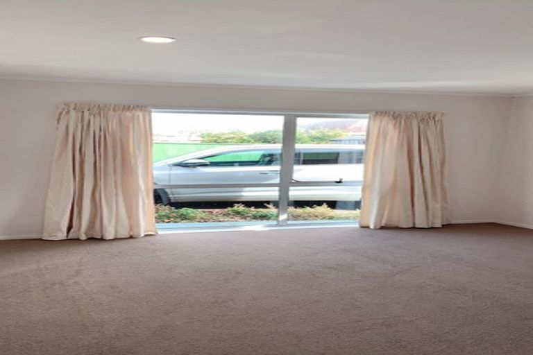Photo of property in 2/17 Vivian Wilson Drive, Eastern Beach, Auckland, 2012
