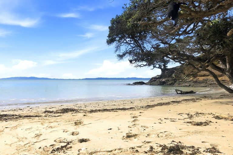 Photo of property in 143 Bays Road, Orere Point, Papakura, 2585