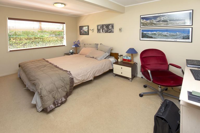 Photo of property in 16 Glengarry Avenue, Manly, Whangaparaoa, 0930