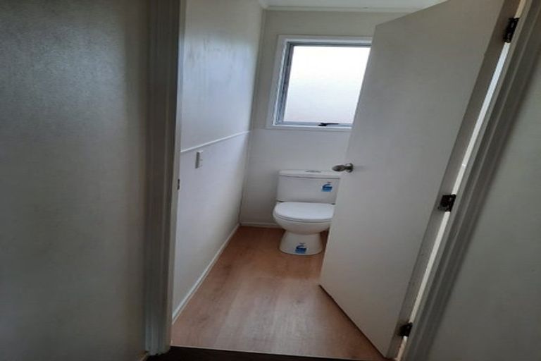 Photo of property in 4 Sabot Place, Massey, Auckland, 0614