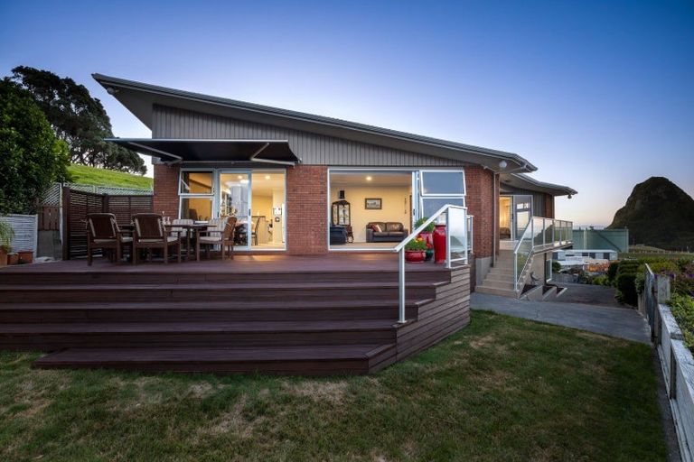 Photo of property in 19 Port View Crescent, Moturoa, New Plymouth, 4310