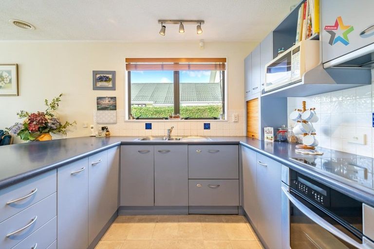 Photo of property in 22 Waddington Drive, Naenae, Lower Hutt, 5011