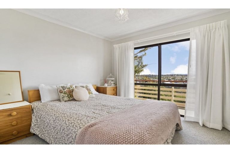 Photo of property in 70 Pemberton Avenue, Bayview, Auckland, 0629