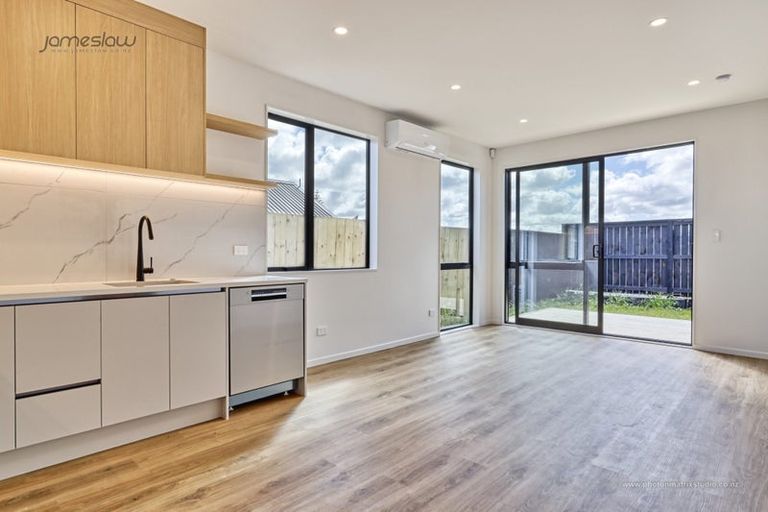 Photo of property in 38 Papai Lane, Massey, Auckland, 0614