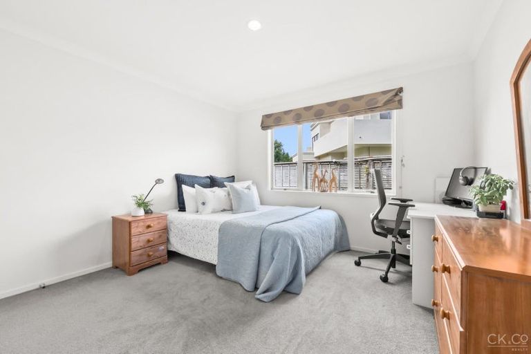 Photo of property in 41 Arahiwi Grove, Tirohanga, Lower Hutt, 5010