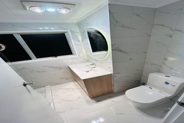 Photo of property in 30 Becker Drive, Weymouth, Auckland, 2103