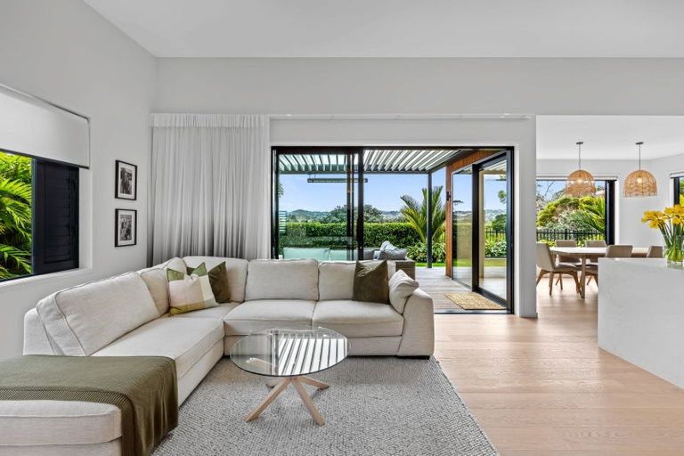 Photo of property in 14 Odlin Lane, Red Beach, 0932