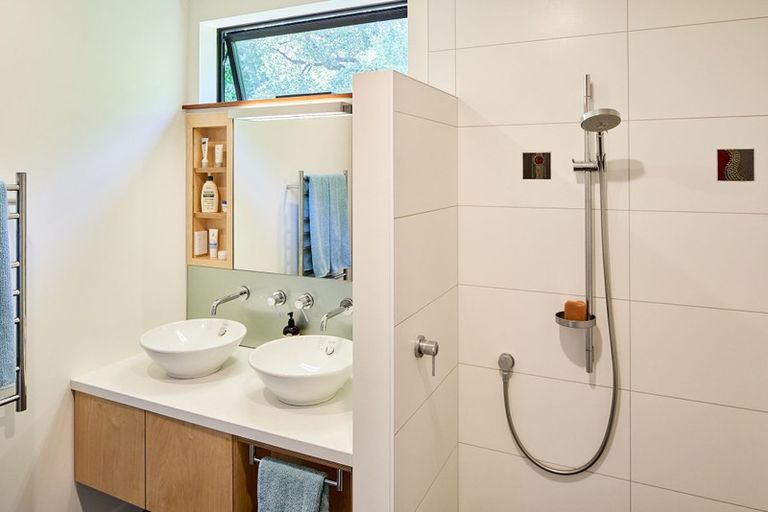 Photo of property in 4 Marama Terrace, Eastbourne, Lower Hutt, 5013