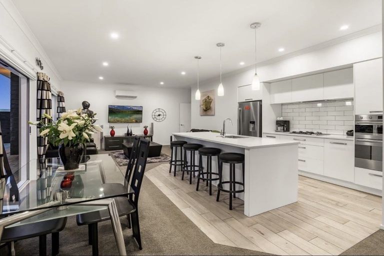 Photo of property in 33 Excelsa Place, Papamoa Beach, Papamoa, 3118