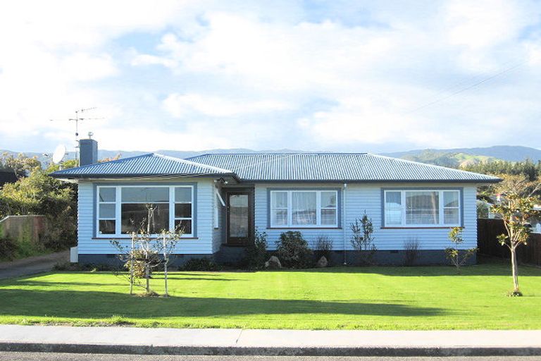 Photo of property in 32 Freemans Road, Otaki, 5512
