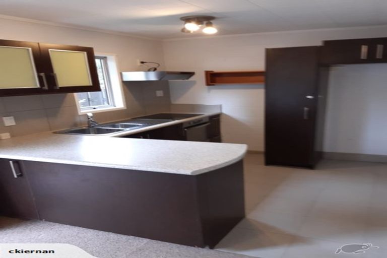 Photo of property in 1/109a Te Atatu Road, Te Atatu South, Auckland, 0610