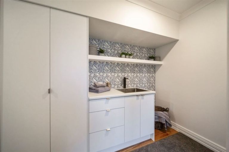 Photo of property in 273 South Road, Hawera, 4610